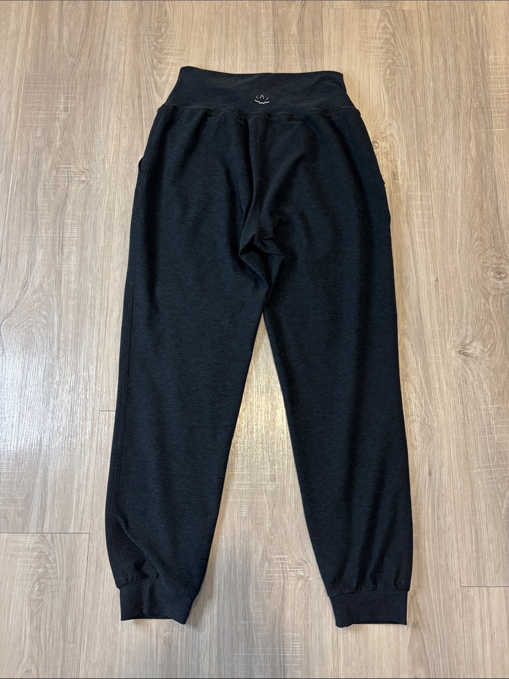 Beyond Yoga Spacedye MIDI Jogger in Darkest Night Heathered Black - Picture 5 of 11